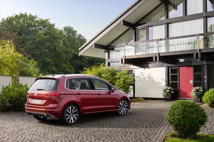  Volkswagen Golf Sportsvan TSI 2017 года  (WW) (фото 12 из 40)